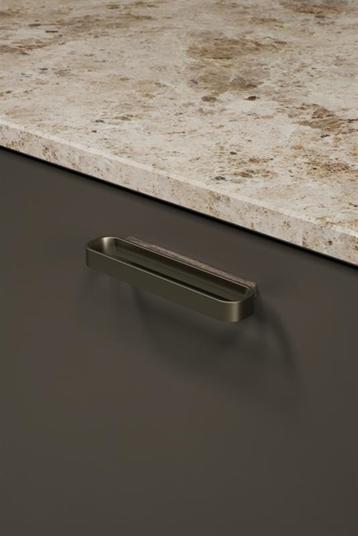 Furnipart - Race - greb i eg mørkebrun/børstet messing CC32mm L64mm H35mm