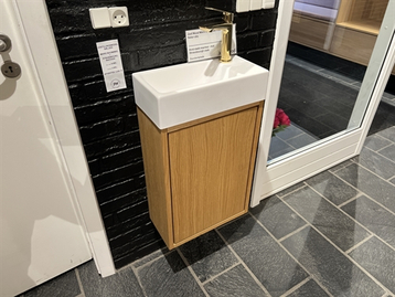 Udstillingsmodel - Just Wood 39,6 cm naturolieret mikro badmøbel og Strassbourg vask