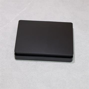 Trådløs fjernbetjening og Smart-Home controller til LED lysbånd i Just Wood skab