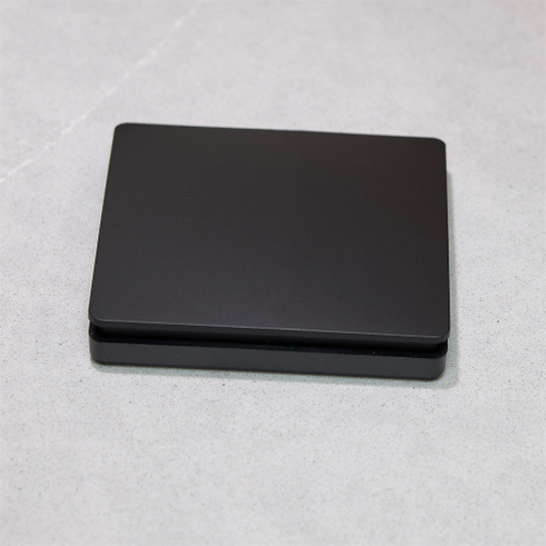 Trådløs fjernbetjening og Smart-Home controller til LED lysbånd i Just Wood skab