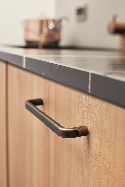 Furnipart - Base - greb i zink antik brun CC160mm L172mm B12mm H32mm