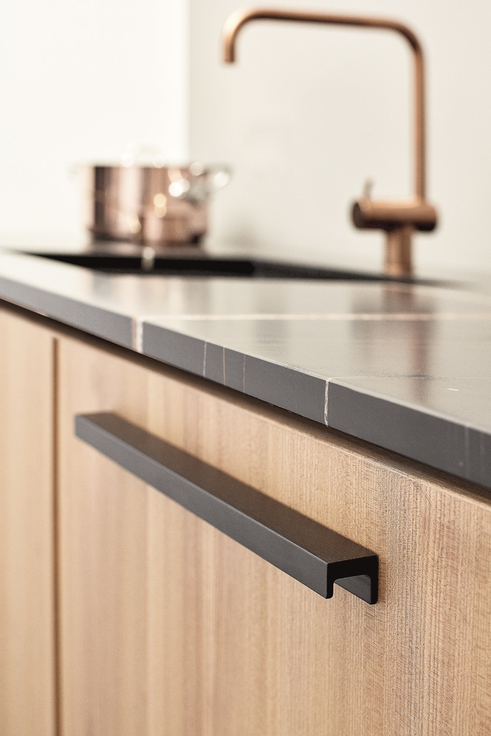 Furnipart - Station Handle - greb i aluminium børstet mat sort CC320mm L350mm