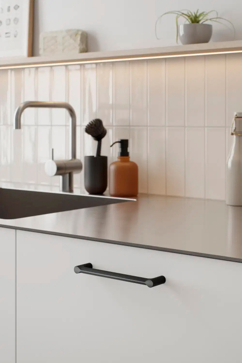 Furnipart - Filo - greb i zink børstet mat sort CC160mm L173mm B13mm