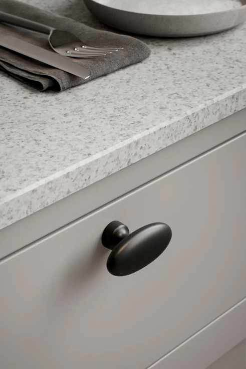 Furnipart - Baron T - greb knop i zink mat sort L60mm H38mm B30mm