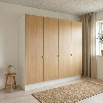 Garderobeskab med 4 låger i træ 240 cm fra Kitchn med Cleveland Nordisk Eg front