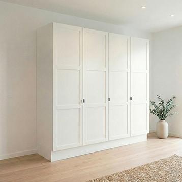 Garderobeskab med 4 låger i hvid 240 cm fra Kitchn med Houston Hvid front