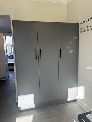 Phoenix mat grå højskab